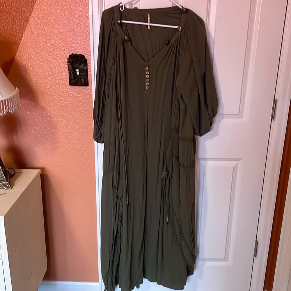 Free People Olive Green dress - 3/4 leng sleeves- super comfortable-size Medium